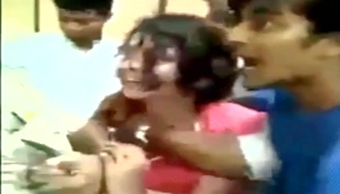 পুলিসকে থুতু ছিটিয়ে, কামড়ে, চড় মেরে 'ভাইরাল' থানায় মদ্যপ তরুণীর কীর্তি! 
