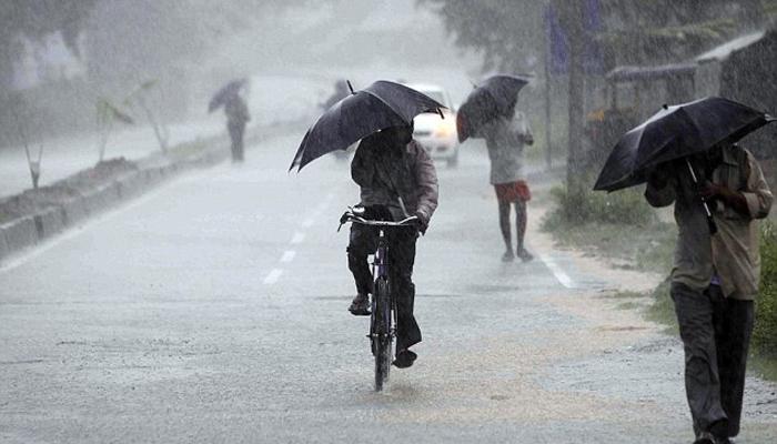 আবহাওয়া দফতর জানিয়েছে, নিম্নচাপের এই বর্ষণ চলবে আরও তিন চারদিন