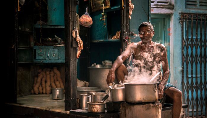  জেনে নিন, উপকারি কোনটা, দুধ চা নাকি লিকার চা? 
