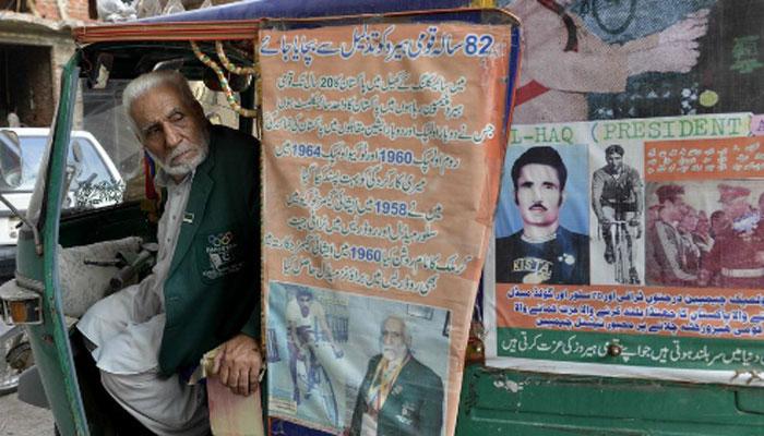 'মৃত' তারকা অলিম্পিয়ান এখন লাহোরের রাস্তায় অটো চালান 