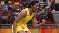 বিশ্বের দু'নম্বর তারকাকে হারিয়ে ব্যাডমিন্টনের সেমিফাইনালে সিন্ধু, পদক জয়ের হাতছানি ভারতের