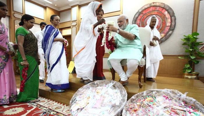 'মোদী ভাই'কে রাখি পরাবেন ১০ 'বিধবা বোন' 