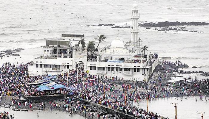 হাজি আলি দরগার অন্তঃপুরে মহিলাদের প্রবেশাধিকার দিল বম্বে হাইকোর্ট