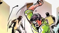 বিদ্যুত্‍-এর দাবিতে অবরোধ ঘিরে রণক্ষেত্র মুর্শিদাবাদের ফারাক্কা