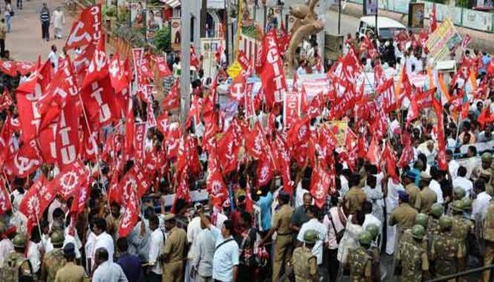 ১৪ দফা দাবিতে সিটু সহ অন্যান্য ট্রেড ইউনিয়নগুলির ডাকে আজ দেশজুড়ে সাধারন ধর্মঘট LIVE UPDATE