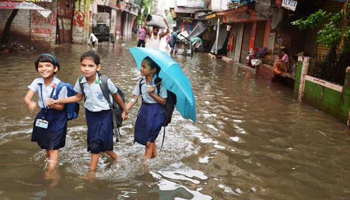 জমা জলে ভোগান্তি-দুর্ভোগ শহরবাসীর, আঙুল উঠেছে পুরসভার সক্রিয়তার দিকে