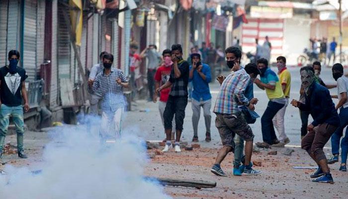 হারিয়ে গিয়েছে চেনা ছবিটা, গোলাগুলি-কারফিউ-বিক্ষোভই এখন কাশ্মীরের রোজনামচা