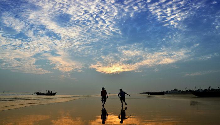 মন্দারমণির সব ঘটনার সঙ্গেই জড়িয়ে যাচ্ছে মদ, বিলাসী জীবনযাপন