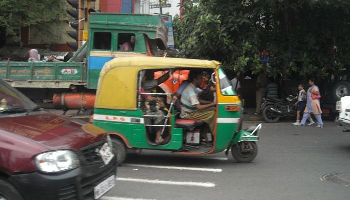 ক্যানিংয়ে অটোর দৌরাত্ম্য