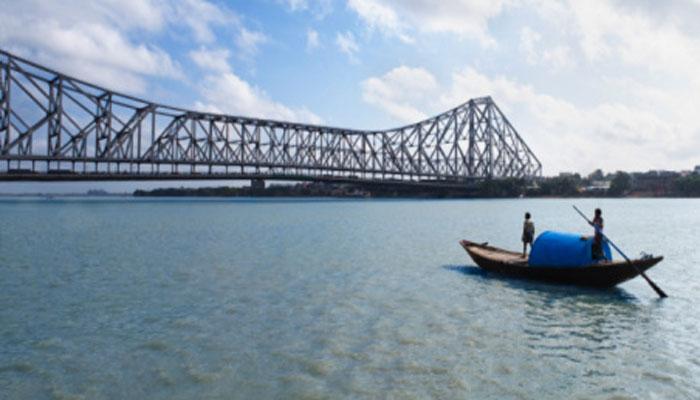 লজ্জার মুকুট উঠল কলকাতা শহরের মাথায়!
