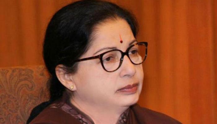 জয়ললিতার অসুস্থতার খবরে তোলপাড় দেশ