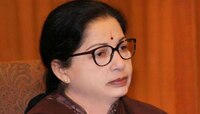 জয়ললিতার অসুস্থতার খবরে তোলপাড় দেশ