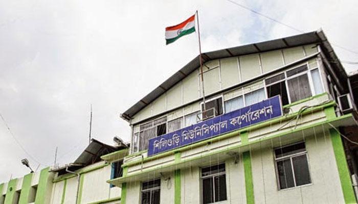শিলিগুড়ি পুরসভা নিয়ে জট কাটাতে পুরমন্ত্রীর সঙ্গে বৈঠক মেয়র অশোক ভট্টাচার্যের