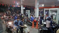 আগামী কাল থেকে পেট্রলপাম্পে 'নো কার্ড'