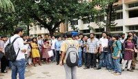 মনোনয়ন জমার পর বিরোধীদের গোলাপ দিয়ে স্বাগত জানাল টিএমসিপি