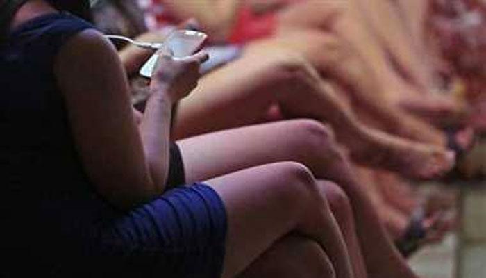 স্পা সেন্টারের আড়ালে মধুচক্র, গ্রেফতার ১৫