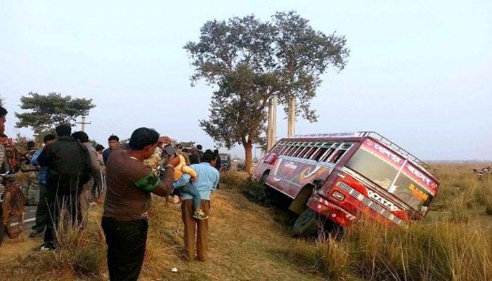 বীরভূমের ইলমবাজারে বাস উল্টে মারা গেলেন পাঁচ জন