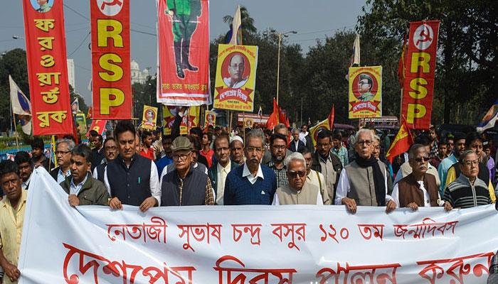 নেতাজি স্মরণে ওয়েলিংটন থেকে নেতাজি মূর্তি পর্যন্ত মিছিল করলেন বাম নেতৃত্ব