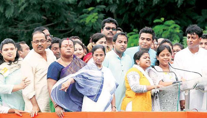   শিক্ষামন্ত্রীর কথাও শুনছে না TMCP! কলেজে কলেজে তৃণমূলের গোষ্ঠীর সংঘর্ষ চলছেই 