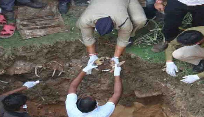 প্রথমে মা তারপর বাবা, এক সন্ধেয় দুজনকে খুন করে উদয়ন!