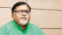 'আর্থিক চাপে যেন মেধা মাথা নত না করে,' মন্তব্য শিক্ষামন্ত্রীর