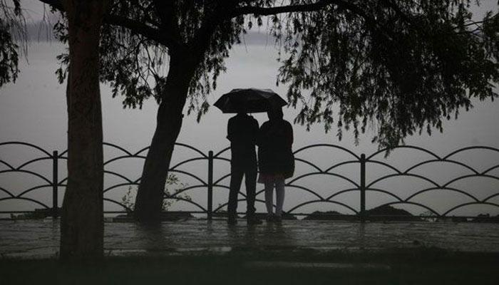 জোড়া ঘূর্ণাবর্তে আজও চলবে মেঘ-বৃষ্টির খেলা 