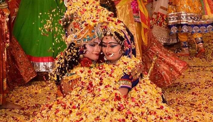 বৃন্দাবনে কীভাবে শুরু হল হোলি? বৃন্দাবনে কীভাবে শুরু হল হোলি?