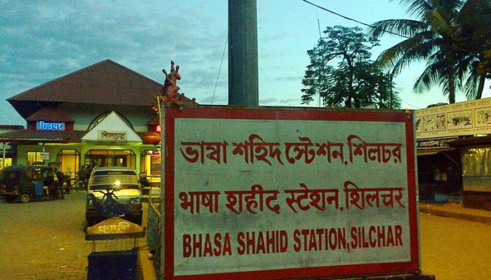 'শোনও ডাকে ওই একাদশ শহীদেরা ভাই....'