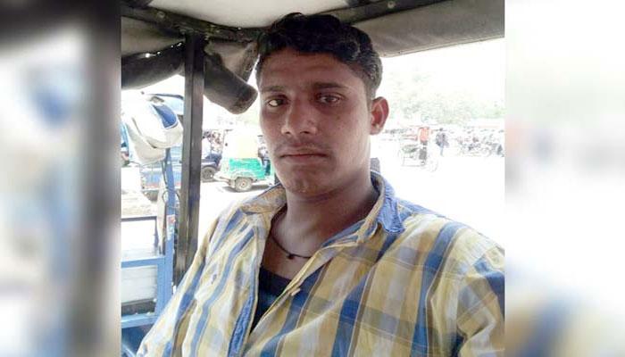 রাস্তায় প্রস্রাবের প্রতিবাদ করে দিল্লিতে খুন ই-রিক্সা চালক