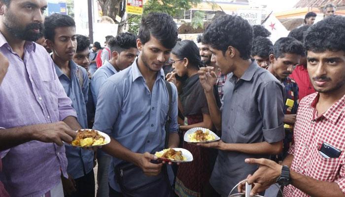 প্রকাশ্যে গো-হত্যা 'প্রতিবাদে'র জেরে কেরলে সাসপেন্ড যুবকংগ্রেস কর্মী