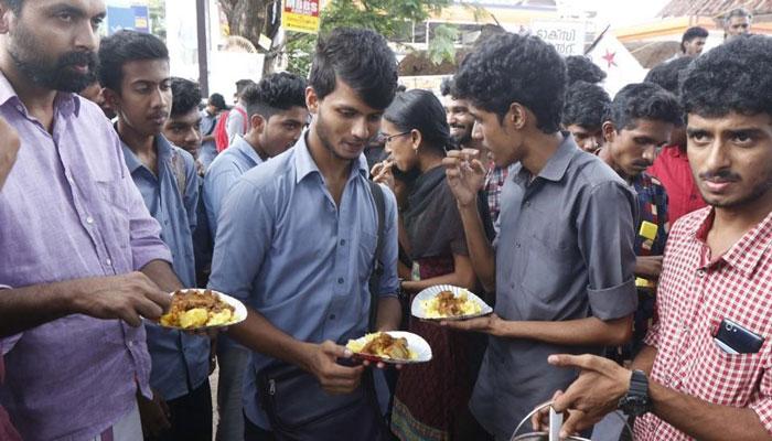 প্রকাশ্যে গো-হত্যা &#039;প্রতিবাদে&#039;র জেরে কেরলে সাসপেন্ড যুবকংগ্রেস কর্মী