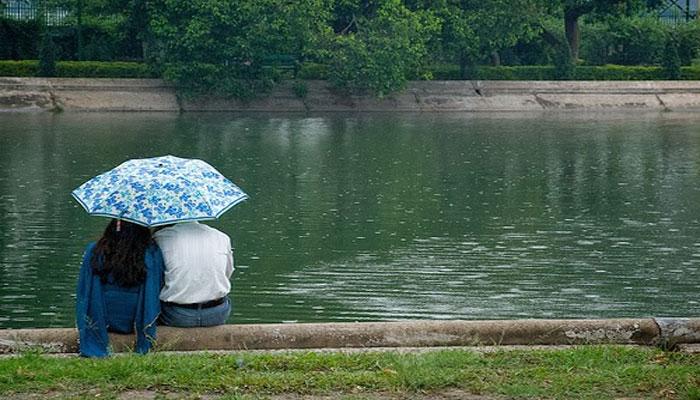  প্রিন্সেপ ঘাটে মদ্যপ যুগলের তাণ্ডব, কলার ধরে হেনস্থা করা হল পুলিসকে