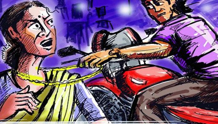 স্তোকবাক্য দিয়ে গলার হার ছিনিয়ে নিয়ে গেল যুবক স্তোকবাক্য দিয়ে গলার হার ছিনিয়ে নিয়ে গেল যুবক