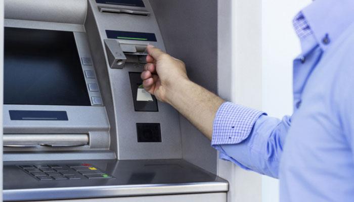 কীভাবে নিমেষে ব্যাঙ্ক অ্যাকাউন্ট থেকে টাকা গায়েব করে দিচ্ছে ATM হ্যাকাররা?