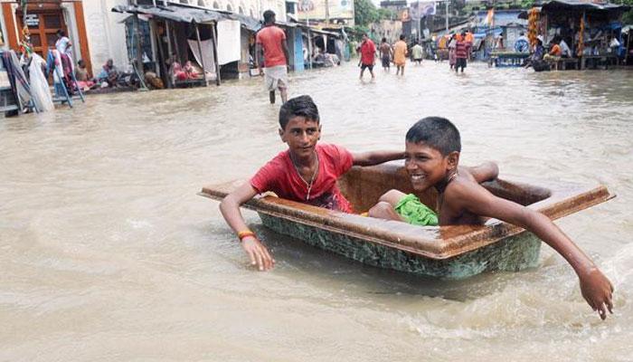 ভোররাতের পর বৃষ্টি থামলেও উদ্বেগ কাটছে না ঘাটালে