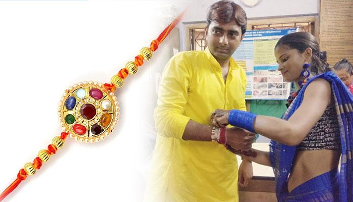 'সম্প্রীতির উৎসবে' সামিল সোনাগাছি, রাখি পরালেন এবং পরলেন যৌনকর্মীরা