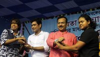 মন্ত্রী অরূপ বিশ্বাসের সঙ্গে রাখি উৎসবে সামিল বাংলার দুই কৃতি মহিলা খেলোয়াড় ঝুলন ও সায়নি