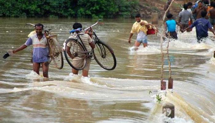 টানা বৃষ্টিতে জলে ডুবেছে মালের সাত নম্বর গজোলডোবা