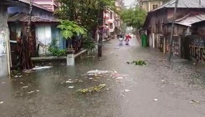 বৃষ্টি কমেছে কিন্তু এখনও ভয়ঙ্কর তোর্সা