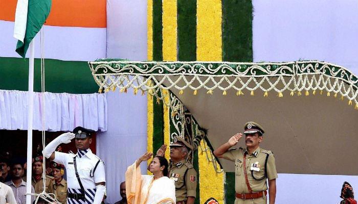 মধ্যরাতে নির্দিষ্ট নির্ঘন্টে বেহালায় পতাকা উত্তোলন করলেন মমতা বন্দ্যোপাধ্যায়