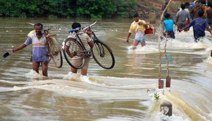 মহানন্দা, গঙ্গার পর এবার ফুলহারের বাঁধে ফাটল; মালদায় বিপন্ন ৩০ হাজার মানুষ