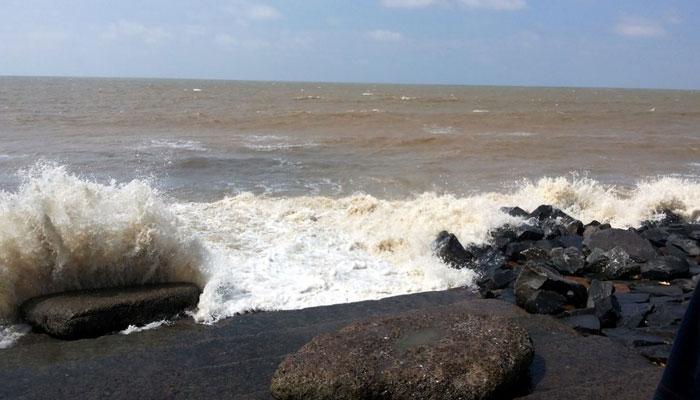 দিঘায় ভরা ষাঁড়াষাড়ি কোটাল, হু হু করে জল ঢুকছে সৈকত নগরীতে