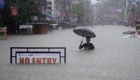 বেহুলার জলে বেহাল পুরাতন মালদার মৌলপুর গ্রামীণ হাসপাতাল 