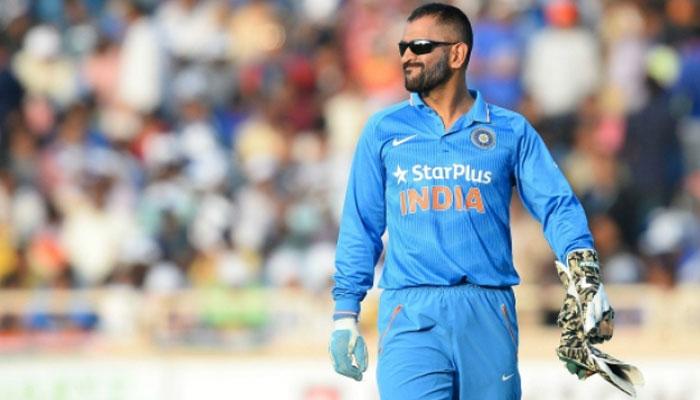 'এক পা না থাকলেও পাকিস্তানের বিরুদ্ধে খেলব', ঢাকায় নির্বাচক প্রসাদকে বলেছিলেন ধোনি