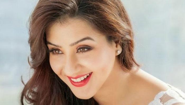 আইটেম সংয়ের জন্য হাসির খোরাক হলেন প্রাক্তন ‘ভাবি জি’ শিল্পা শিন্ডে