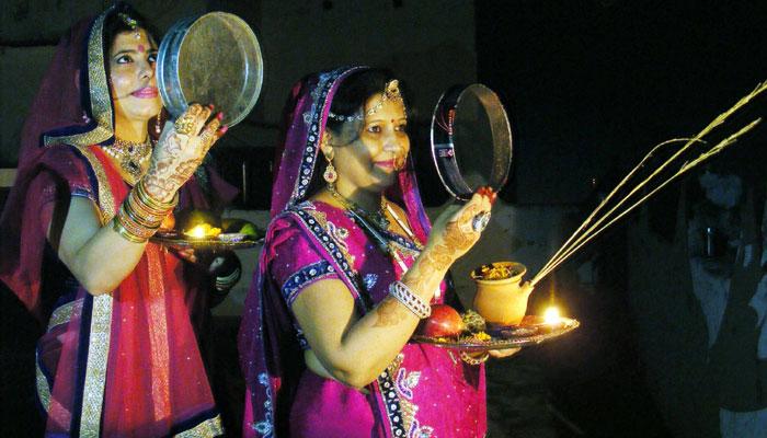 ভারতীয় পুরুষরা কি সত্যিই চান, নারীরা তাঁদের জন্য উপবাস করুন?