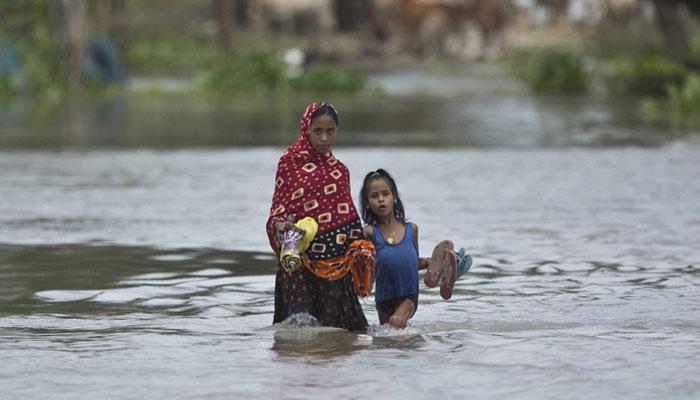 ফুঁসছে অজয়, বিঘা বিঘা ক্ষেতজমি ভেসে গেল জলে 