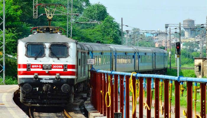 ৫০০-র বেশি দূরপাল্লার ট্রেনের যাত্রার সময় কমাচ্ছে রেল