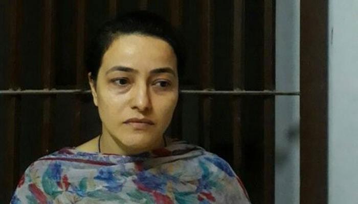 জেলে 'রানির হালে' হানিপ্রীত !