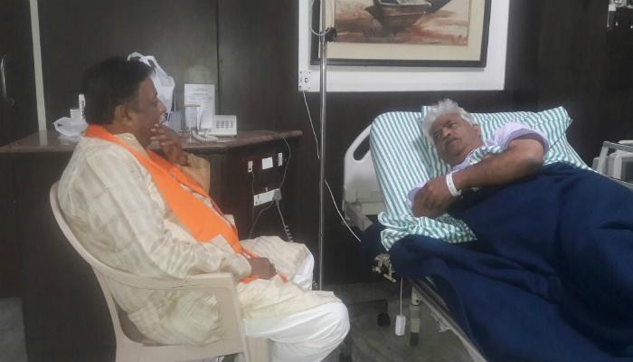 সুজন চক্রবর্তীর স্বাস্থ্যের খোঁজ নিতে হাসপাতালে মুকুল রায়